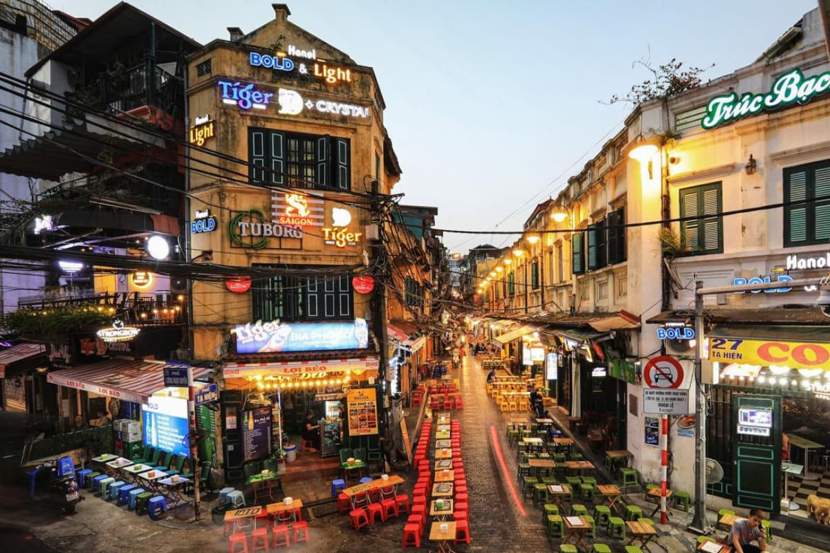 VIETNAM 8 DAYS: HANOI, HALONG BAY, DA NANG, HOI AN & SAIGON
